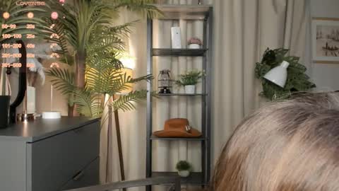 Snapshot of laura_mutti chatting on November 2025 03:11:01 PM Samantha online show from November 2025 03:11:01 PM