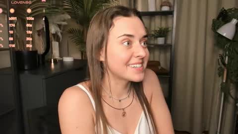 Snapshot of laura_mutti chatting on November 2025 04:09:01 PM Samantha online show from November 2025 04:09:01 PM