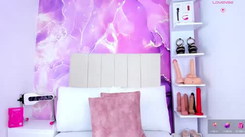 Laura Smith online show from February 2025 09:43:01 PM