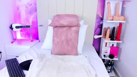 Laura Smith online show from February 2025 10:20:02 PM