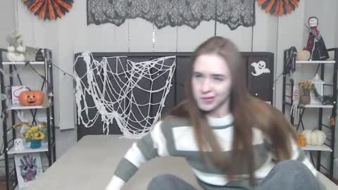 LauraHlot online show from November 2025 06:08:01 PM