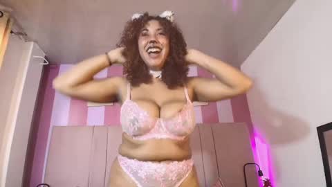 lauraltt online show from October 2025 12:53:02 PM