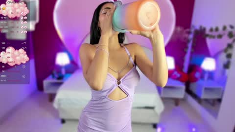 Laura MartinGMT-5 2200-0600 online show from December 2024 01:58:01 AM