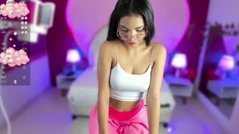 Laura MartinGMT-5 2200-0600 online show from December 2024 01:27:01 AM