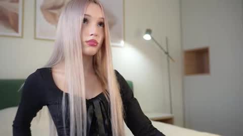 Laura online show from September 2025 08:27:01 AM