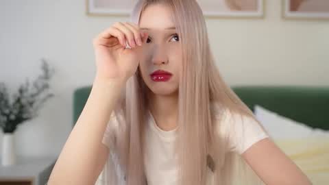 Laura online show from October 2025 08:10:01 AM