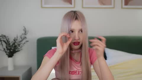 Laura online show from October 2025 08:00:01 AM