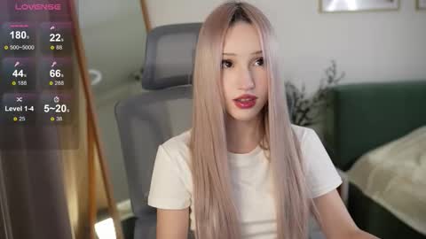 Laura online show from October 2025 02:39:02 PM