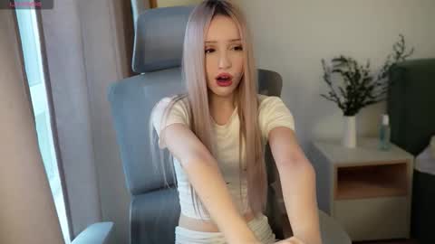 Laura online show from October 2025 09:17:04 AM