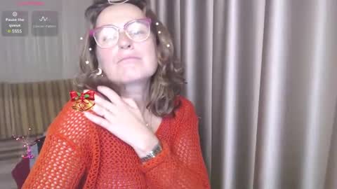 Lauraoven1 online show from December 2024 04:29:02 PM