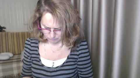 Lauraoven1 online show from December 2024 01:38:02 PM