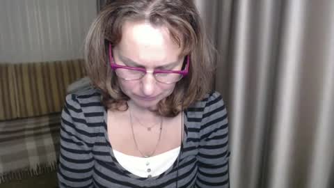 Lauraoven1 online show from December 2024 05:51:01 PM
