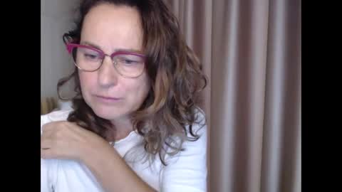 Snapshot of lauraoven1 chatting on October 2025 07:40:02 AM Lauraoven1 online show from October 2025 07:40:02 AM