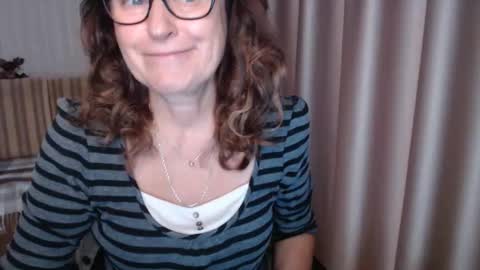 Snapshot of lauraoven1 chatting on October 2025 08:11:01 AM Lauraoven1 online show from October 2025 08:11:01 AM