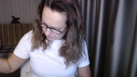 Snapshot of lauraoven1 chatting on October 2025 02:20:01 PM Lauraoven1 online show from October 2025 02:20:01 PM