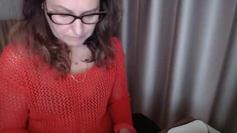 Snapshot of lauraoven1 chatting on November 2025 07:54:01 AM Lauraoven1 online show from November 2025 07:54:01 AM