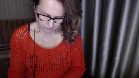 Snapshot of lauraoven1 chatting on November 2025 05:12:01 PM Lauraoven1 online show from November 2025 05:12:01 PM