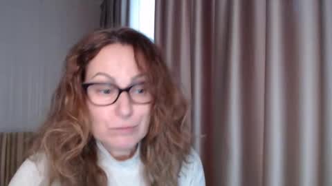 Snapshot of lauraoven1 chatting on November 2025 10:04:02 AM Lauraoven1 online show from November 2025 10:04:02 AM