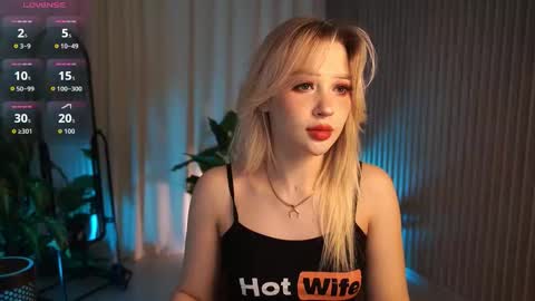  Laura  online show from September 2025 05:18:02 AM