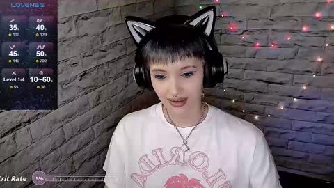 Snapshot of lauren_raquel chatting on October 2025 05:53:02 PM Eva online show from October 2025 05:53:02 PM