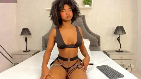 Lauren  online show from October 2025 02:42:02 PM