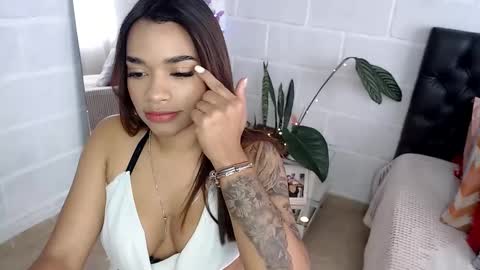 Snapshot of laurenvera_ chatting on December 2024 01:24:01 PM marcela online show from December 2024 01:24:01 PM