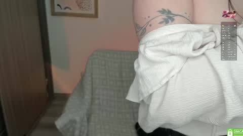 Snapshot of lauryn_chills chatting on October 2025 09:02:01 PM Lauryn online show from October 2025 09:02:01 PM