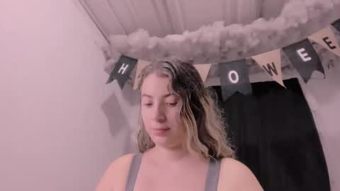 Snapshot of lauu_g chatting on October 2025 09:54:02 AM Lauu G online show from October 2025 09:54:02 AM