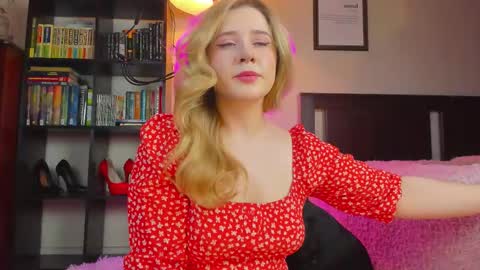 Snapshot of lavender_tender chatting on October 2025 08:27:02 PM Lav online show from October 2025 08:27:02 PM