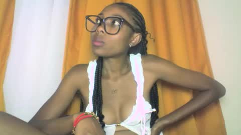 layannek online show from October 2025 10:26:02 PM