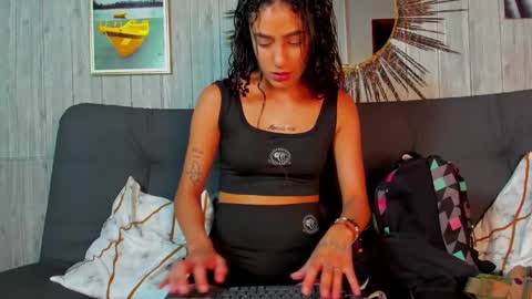 Layla online show from December 2024 12:40:02 AM