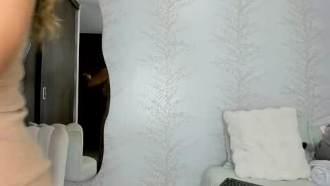 Layla Vanegas online show from October 2025 09:59:02 PM