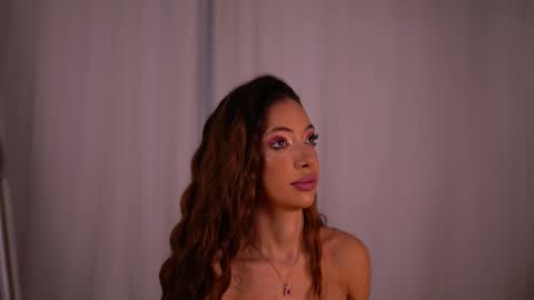 laylakristal online show from October 2025 05:16:02 AM