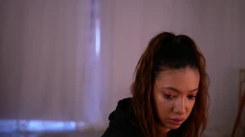 laylakristal online show from October 2025 05:17:02 AM