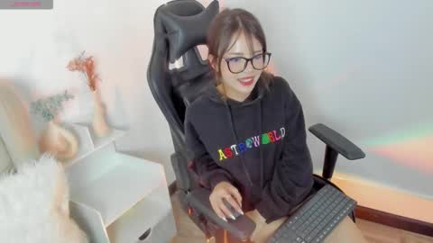 LAYLA online show from October 2025 07:55:02 PM