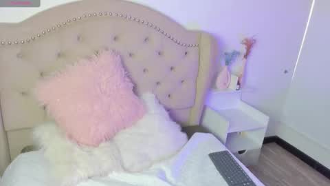 LAYLA online show from October 2025 07:14:02 PM