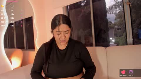 Snapshot of leah_bensoon chatting on October 2025 04:19:01 PM Leah online show from October 2025 04:19:01 PM