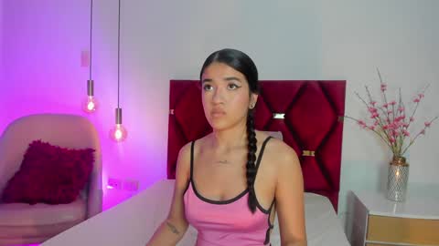 Snapshot of leahcaarter chatting on December 2024 05:48:01 PM Leah Carter online show from December 2024 05:48:01 PM