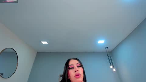 leahlombardi_ online show from October 2025 06:41:02 PM