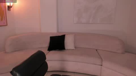 Snapshot of leahnovac chatting on November 2025 11:09:02 AM leahnovac online show from November 2025 11:09:02 AM