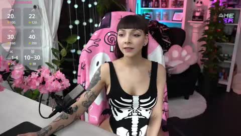 Leah online show from February 2025 10:30:01 PM