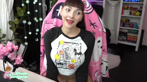 Leah online show from October 2025 07:23:02 PM