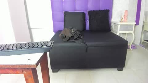 Snapshot of leamoreau__ chatting on November 2025 11:31:01 AM leamoreau__ online show from November 2025 11:31:01 AM