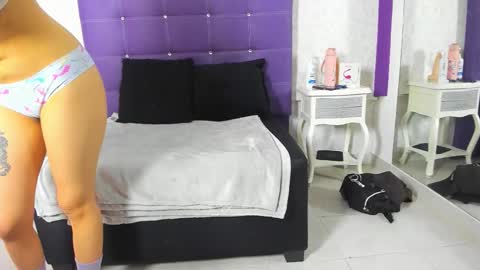 Snapshot of leamoreau__ chatting on November 2025 11:10:01 AM leamoreau__ online show from November 2025 11:10:01 AM