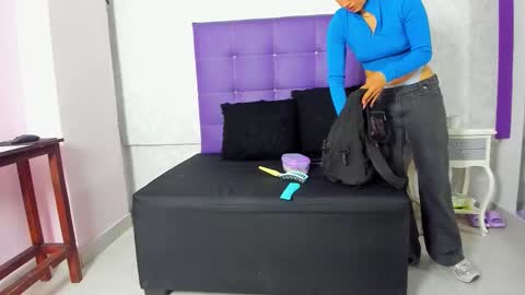 Snapshot of leamoreau__ chatting on November 2025 11:21:02 AM leamoreau__ online show from November 2025 11:21:02 AM