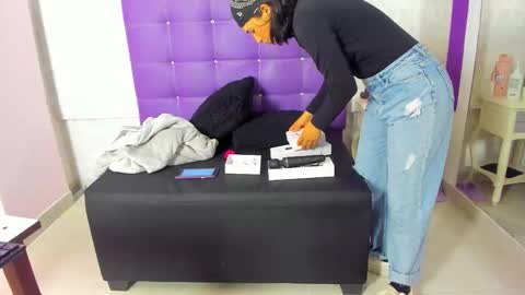 Snapshot of leamoreau__ chatting on November 2025 11:31:02 AM leamoreau__ online show from November 2025 11:31:02 AM