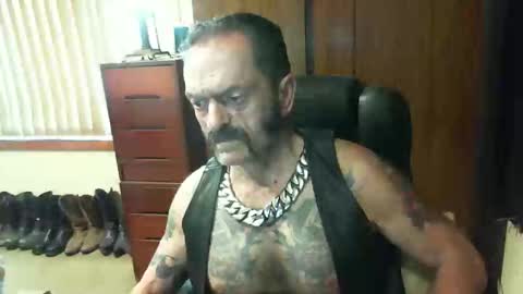 Snapshot of leathergreaser chatting on December 2024 10:23:02 PM leathergreaser online show from December 2024 10:23:02 PM