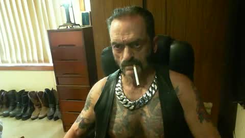 Snapshot of leathergreaser chatting on January 2025 01:26:01 AM leathergreaser online show from January 2025 01:26:01 AM