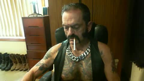 Snapshot of leathergreaser chatting on January 2025 03:16:02 AM leathergreaser online show from January 2025 03:16:02 AM