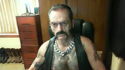 Snapshot of leathergreaser chatting on January 2025 02:10:01 AM leathergreaser online show from January 2025 02:10:01 AM